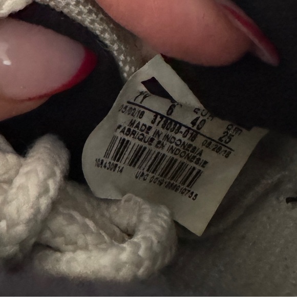 Jordan 11 retro platinum tint 7 8.5 - Picture 6 of 6